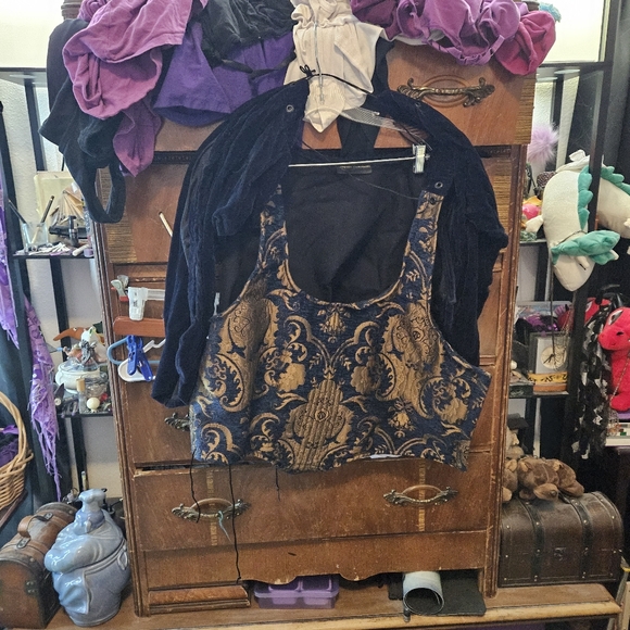 4 Pc Renaissance Outfit - Picture 3 of 3